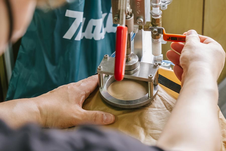 メンテナンス専用最新機器を導入